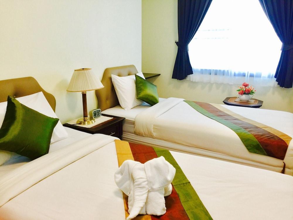 Yellow Ribbon Hills Boutique Suites Bangkok Exterior foto