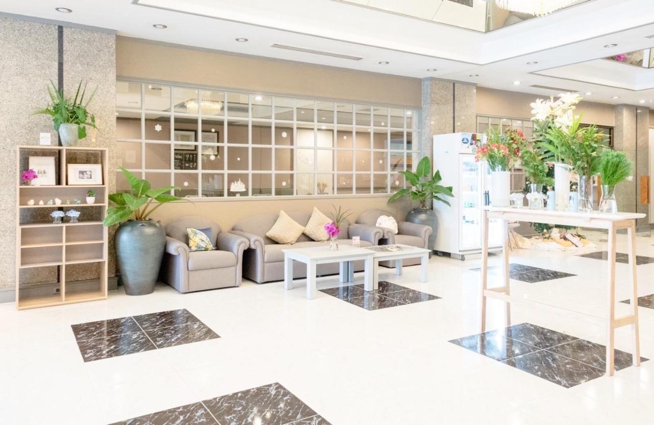 Yellow Ribbon Hills Boutique Suites Bangkok Exterior foto