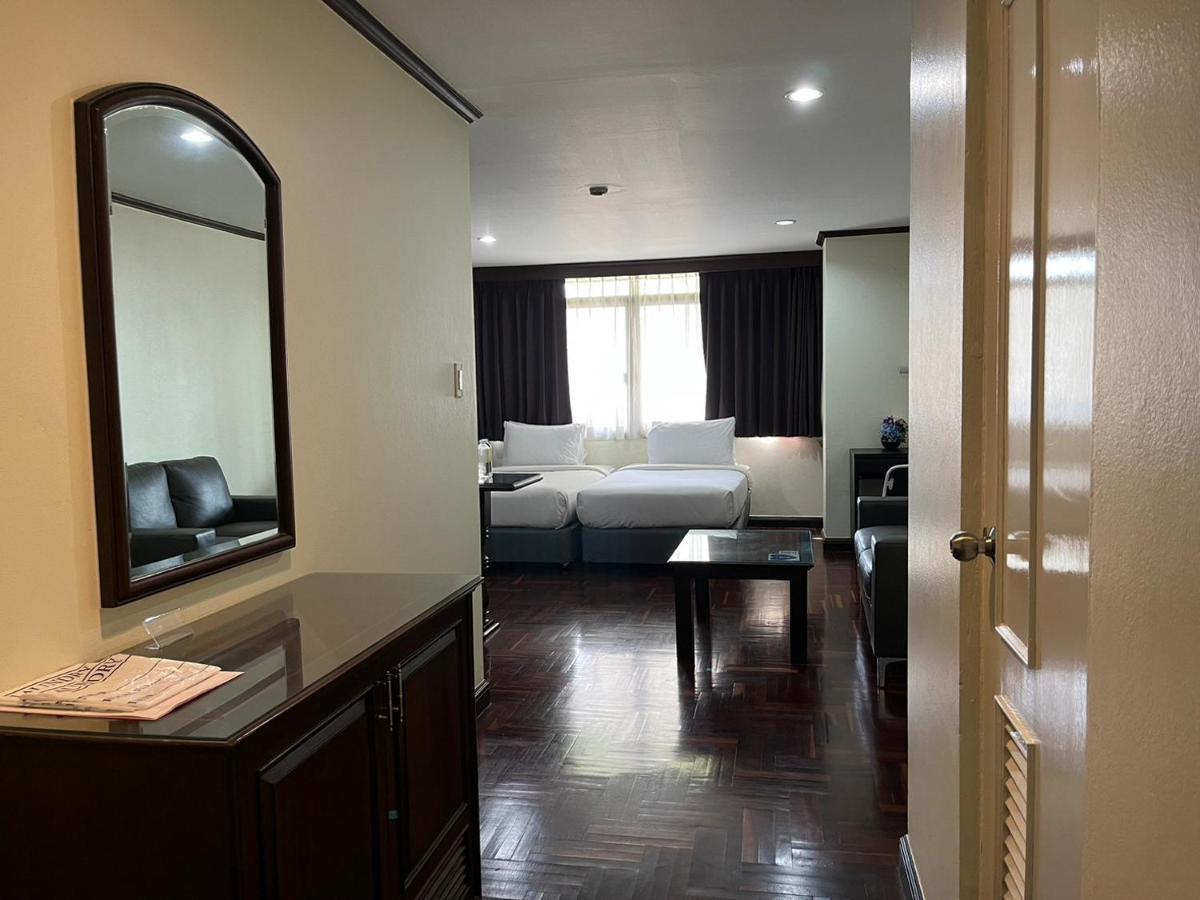 Yellow Ribbon Hills Boutique Suites Bangkok Exterior foto