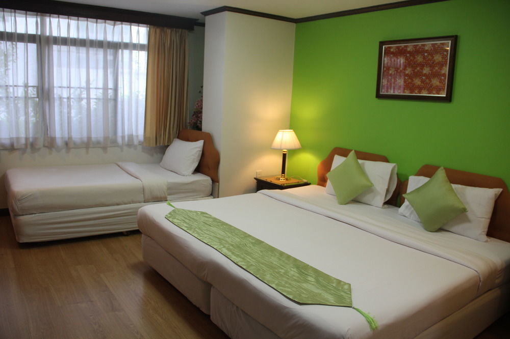 Yellow Ribbon Hills Boutique Suites Bangkok Exterior foto
